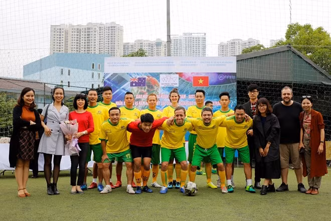 Concurso amistoso de fútbol contribuye a enriquecer lazos Vietnam-Australia ảnh 1