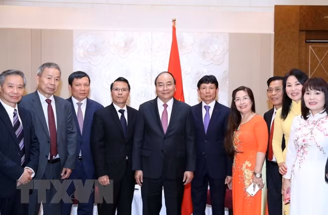 Premier vietnamita insta a asistencia mutua entre compatriotas en el extranjero ảnh 1