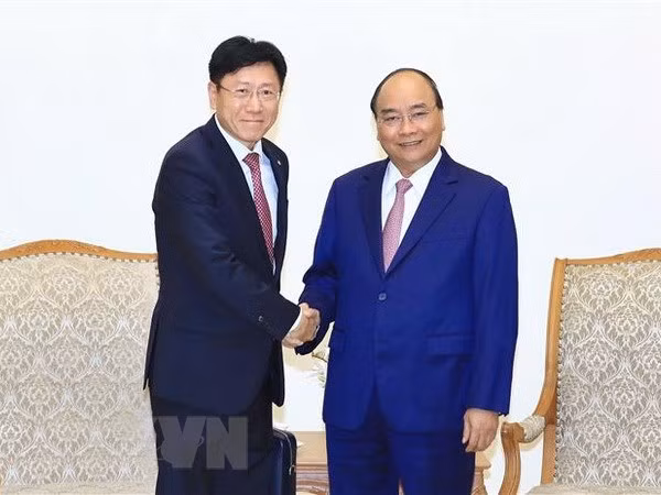 Premier de Vietnam invita a empresas foráneas a invertir en sector de alta tecnología ảnh 1