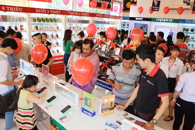 Vendedores minoristas vietnamitas buscan elevar su competitividad en mercado nacional ảnh 1
