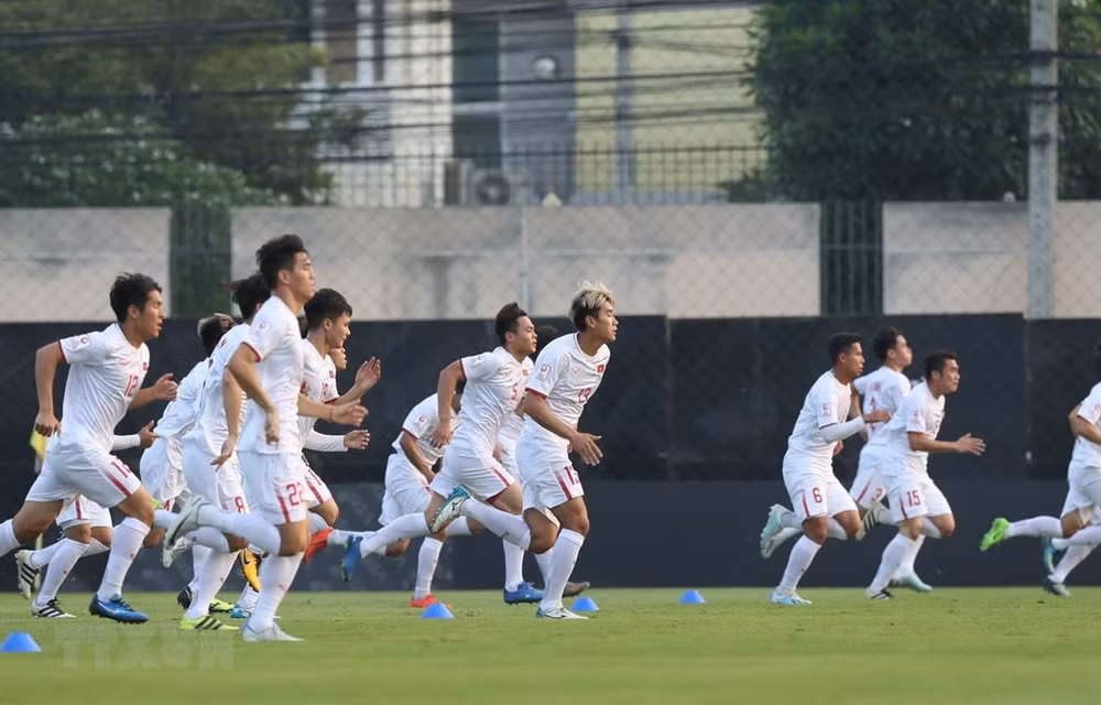 Alienta premier vietnamita al equipo nacional de fútbol antes de su partido contra Corea del Norte ảnh 1