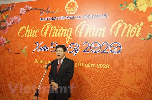 Vietnamitas en república Checa y Argelia se reúnen con motivo del Tet ảnh 1