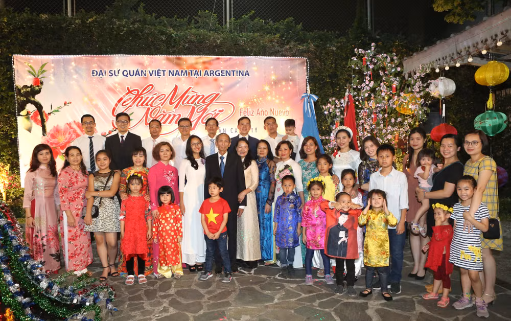 Comunidad de vietnamitas en Argentina celebra fiesta del Año Nuevo Lunar 2020 ảnh 3