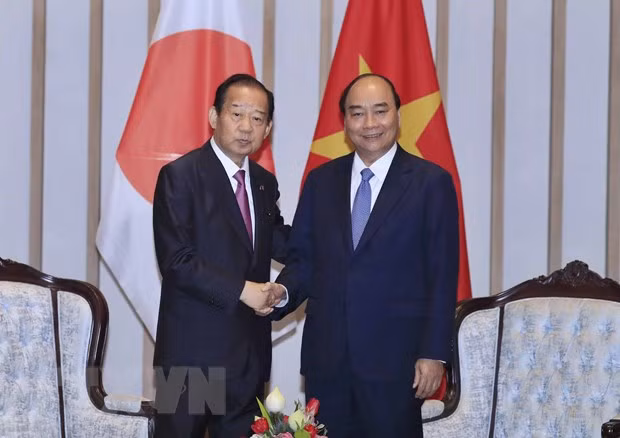 Premier de Vietnam aboga por intensificar lazos económicos y culturales con Japón ảnh 1