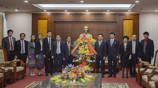 Refuerzan cooperación entre provincias vietnamita y laosiana ảnh 1
