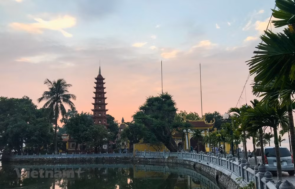 La pagoda Tran Quoc: flor de loto en el lago del Oeste ảnh 1
