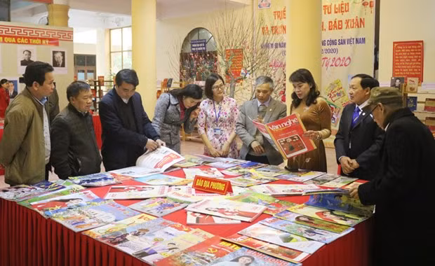 Exponen documentos y fotos sobre Partido Comunista de Vietnam ảnh 1