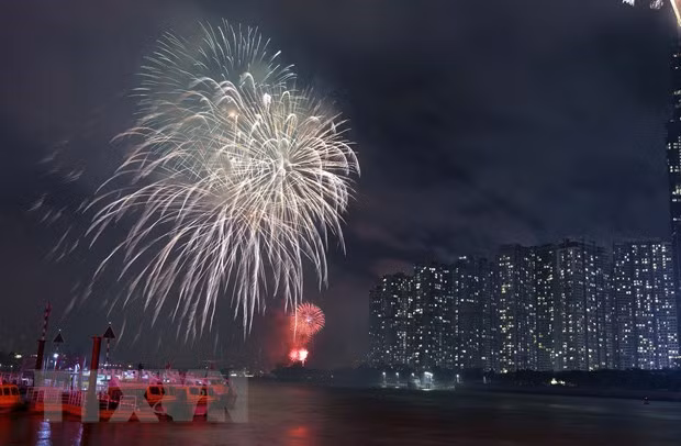 Efectuarán en ciudad Ho Chi Minh espectáculos de fuegos artificiales por el Tet 2020 ảnh 1