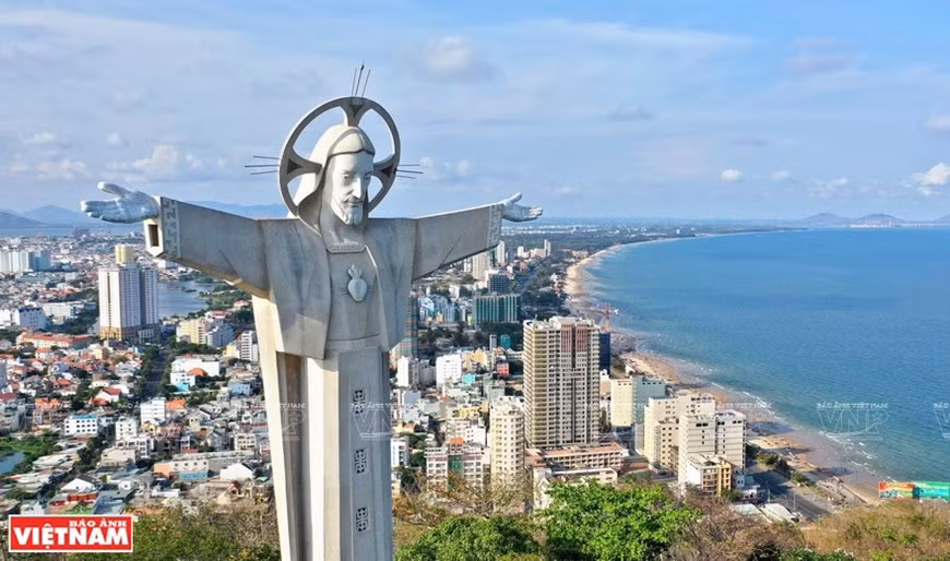 La mayor estatua de Cristo en Vietnam ảnh 1