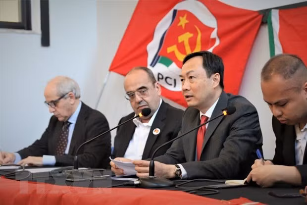 Celebran en Italia seminario sobre perspectivas y modelo de desarrollo de Vietnam ảnh 1