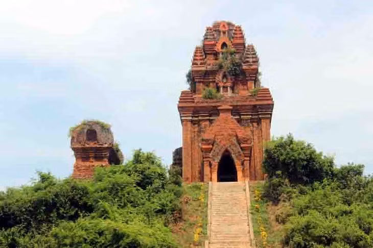 Binh Dinh promueve el valor patrimonial de las torres Cham para el desarrollo turístico ảnh 1
