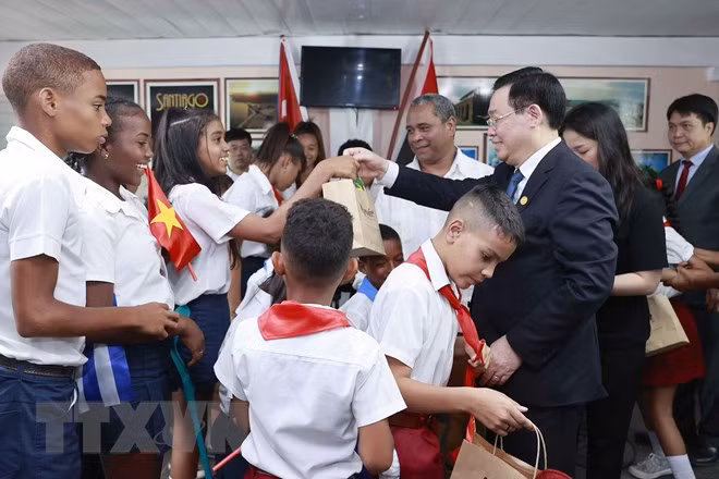 Titular del Parlamento vietnamita concluye gira por Cuba, Argentina y Uruguay ảnh 2