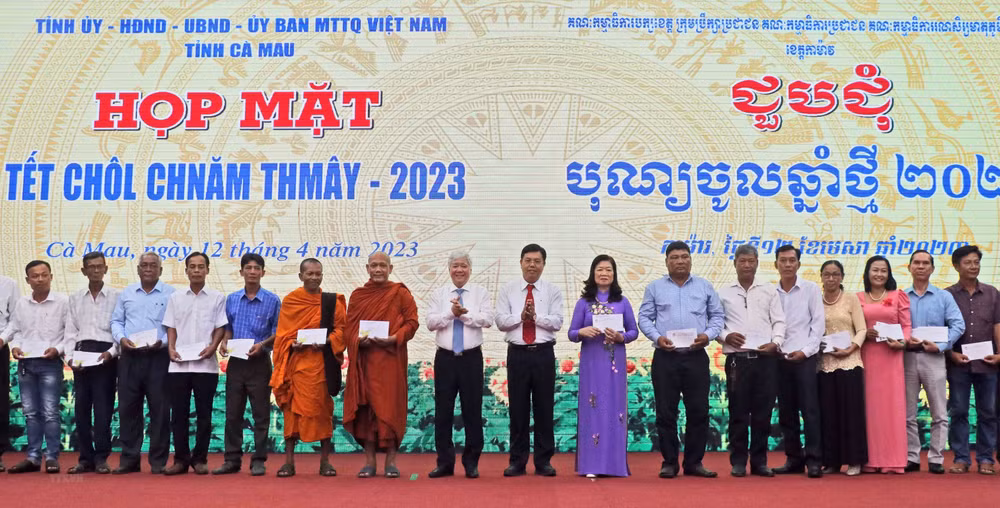 Abogan por intensificar aportes de khmeres a unidad nacional en Vietnam ảnh 1