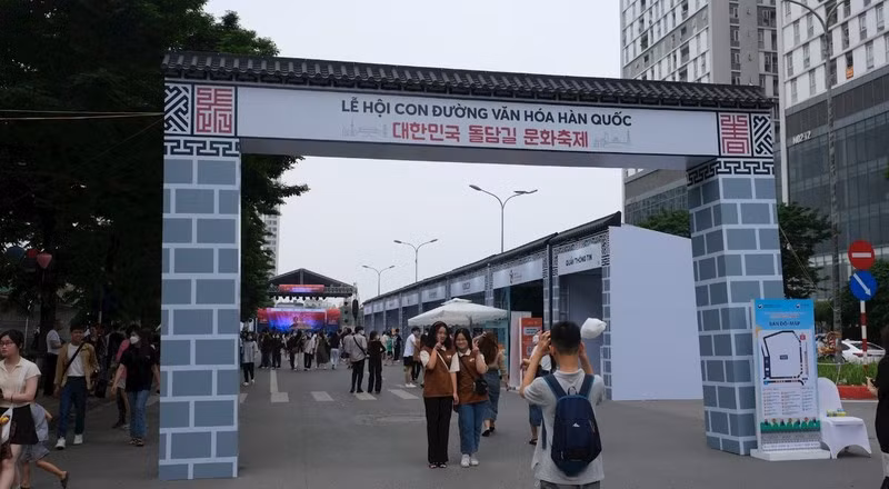Efectúan en Hanoi Festival Callejero de la Cultura Surcoreana ảnh 1