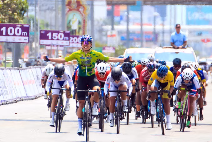 Representante vietnamita impresiona en carrera tailandesa de ciclismo ảnh 1