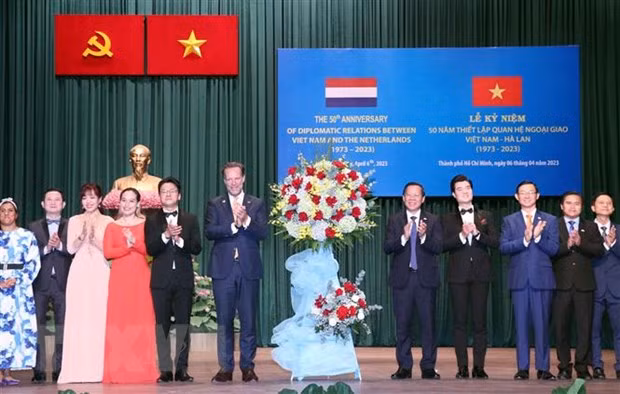Conmemoran 50 aniversario de relaciones diplomáticas Vietnam-Países Bajos ảnh 1
