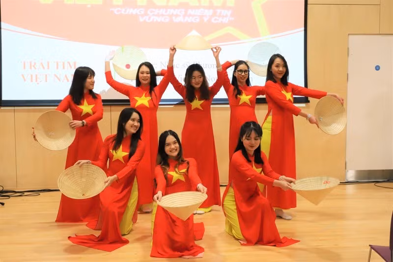 Difunden cultura vietnamita en Reino Unido ảnh 1