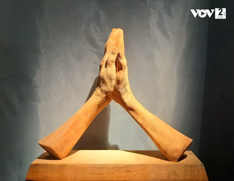 Exposición “Ontología” rinde homenaje a mujeres vietnamitas e italianas ảnh 3