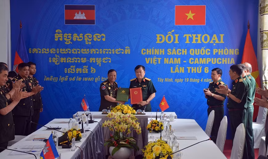 Vietnam y Camboya estrechan nexos en defensa ảnh 2