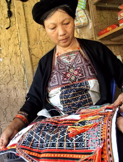Brocado de minoría étnica Tay en Vietnam ảnh 2