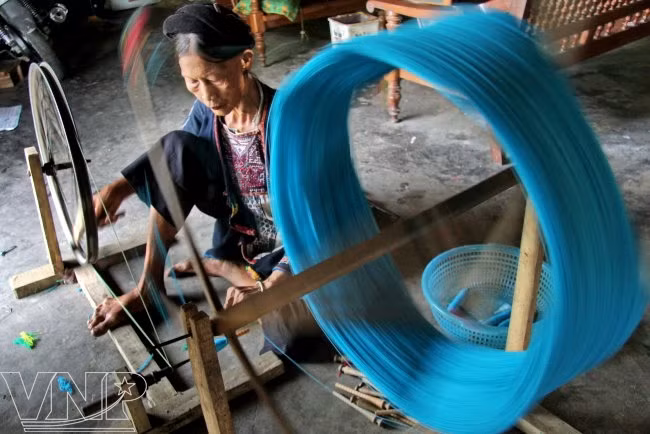 Brocado de minoría étnica Tay en Vietnam ảnh 1