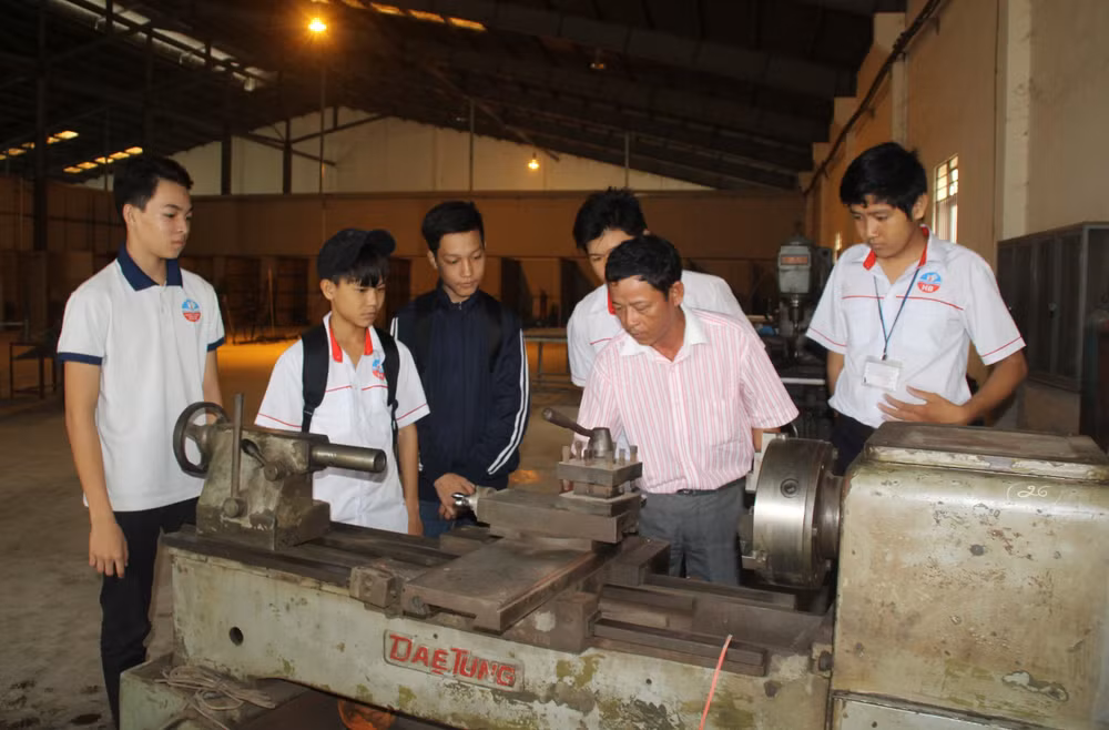 Registra buenos resultados primer colegio vocacional de católicos en Vietnam ảnh 1