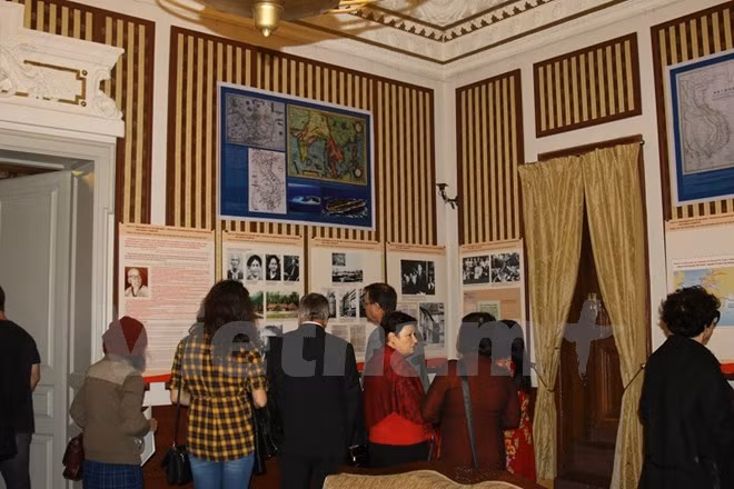 Celebran en Bulgaria exposición fotográfica sobre Ho Chi Minh ảnh 1