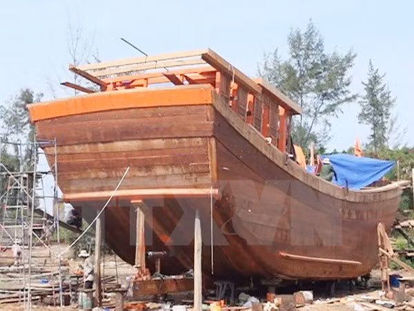 Astillero vietnamita de Phu Yen bota barco pesquero de 650 cv de potencia ảnh 1
