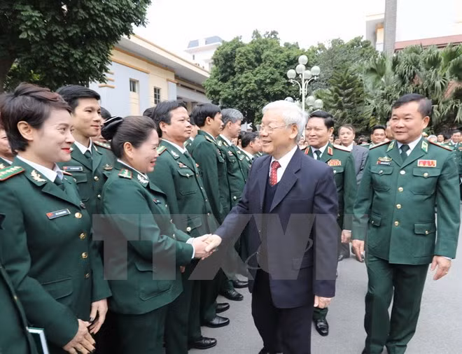 Líder partidista visita Mando de Guardia de Fronteras en ocasión del Tet ảnh 1