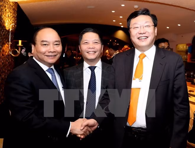 Premier vietnamita interviene en sesión de FEM sobre el futuro de la producción ảnh 1