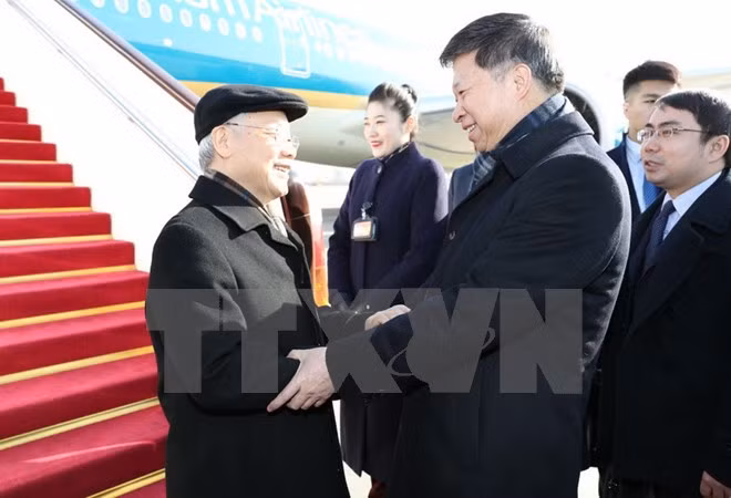 Máximo líder partidista de Vietnam inicia visita oficial a China ảnh 1