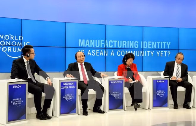 Premier de Vietnam concluye su participación en FEM 2017 con resultados importantes ảnh 1