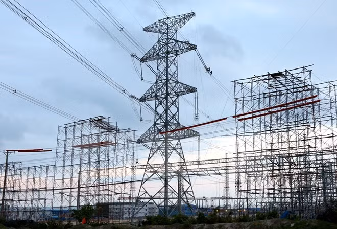 Premier vietnamita urge a EVN a mantener su papel clave en el suministro eléctrico nacional ảnh 1