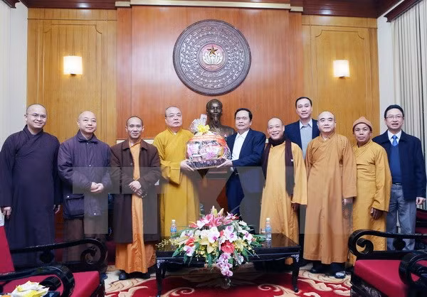 Sangha Budista de Vietnam contribuye al desarrollo nacional ảnh 1