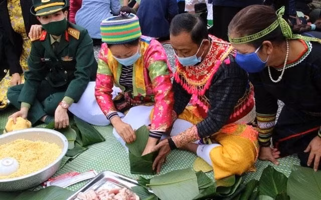 Celebrarán en aldea de cultura de etnias de Vietnam programa para personas pobres ảnh 1