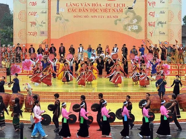 Celebran en Hanoi festival primaveral de 2024 ảnh 1