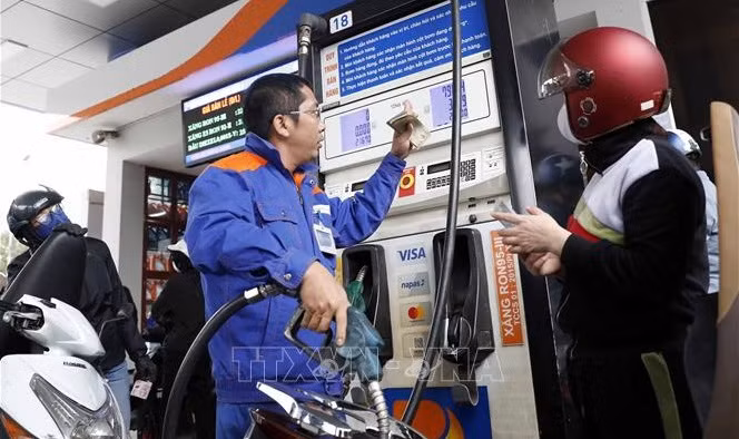 Precios de petróleo y gasolina aumentan en Vietnam ảnh 1