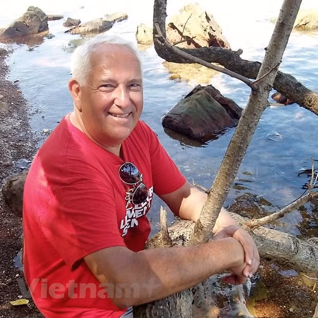 Extranjeros experimentan momentos inolvidables durante el Tet en Vietnam ảnh 2