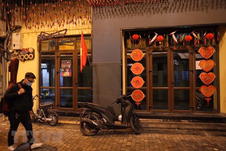 Cierran en Hanoi karaokes, discotecas y bares por COVID-19 ảnh 1