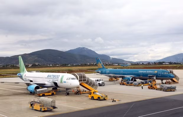 Listas las aerolíneas vietnamitas para transportar vacuna contra el COVID-19 ảnh 1