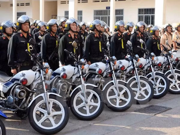 Fuerzas policiales de Vietnam y Laos cooperan en lucha contra crímenes ảnh 1
