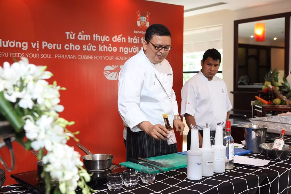 En Hanoi un pequeño mundo de arte culinario peruano ảnh 1