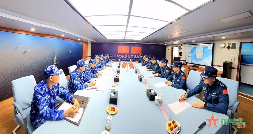 Guardacostas de Vietnam y China realizan patrullaje conjunto ảnh 1