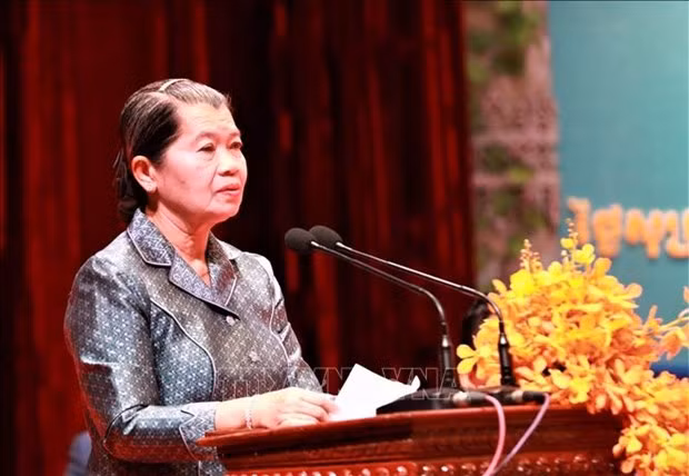 Líder del FPV felicita a recién electa presidenta de organización de masas de Camboya ảnh 1