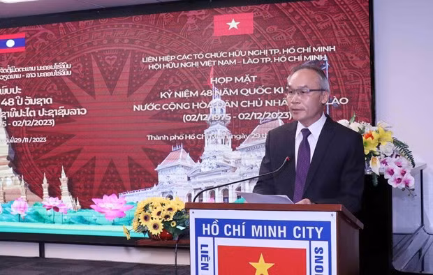 Autoridades de Ciudad Ho Chi Minh felicitan a Laos por su 48º Día Nacional ảnh 1