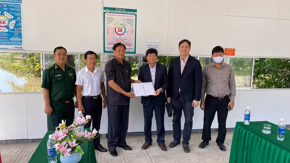Provincia vietnamita de Kien Giang respalda a coterráneos en Camboya en ocasión del Tet ảnh 1