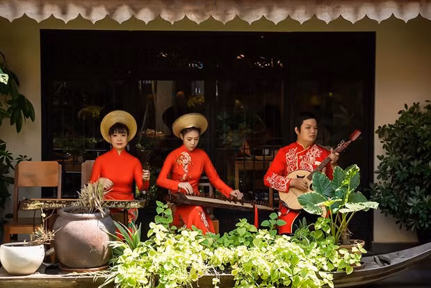 Amigos internacionales se unen para celebrar el Tet en Vietnam ảnh 2