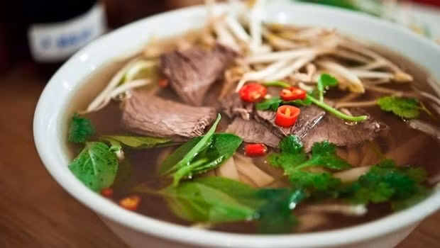 “Pho” vietnamita entre los platos con el mejor caldo del mundo ảnh 1