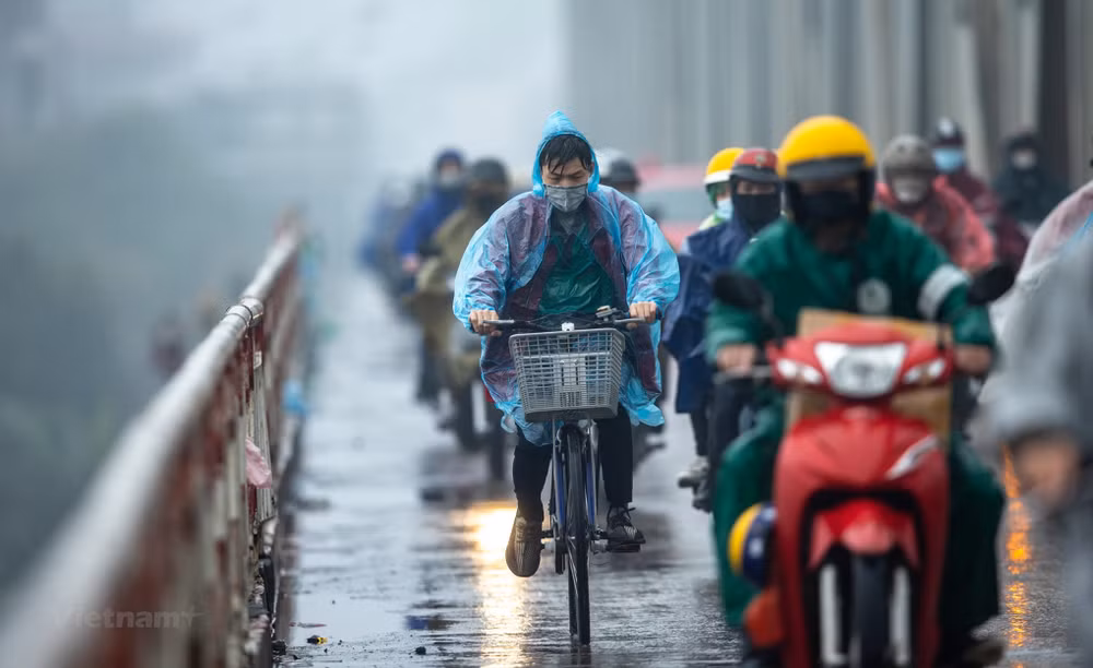 Norte de Vietnam permanece bajo frío intenso y lluvias ảnh 1