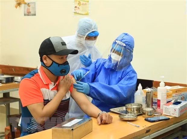 Reporta Vietnam casi 15 mil 800 casos nuevos de COVID-19 ảnh 1
